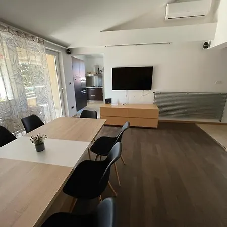 Belview - Beachfront Appartement Pula