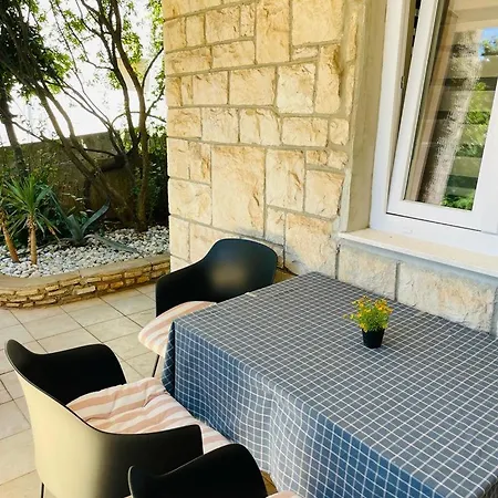 Belview - Beachfront Appartement *