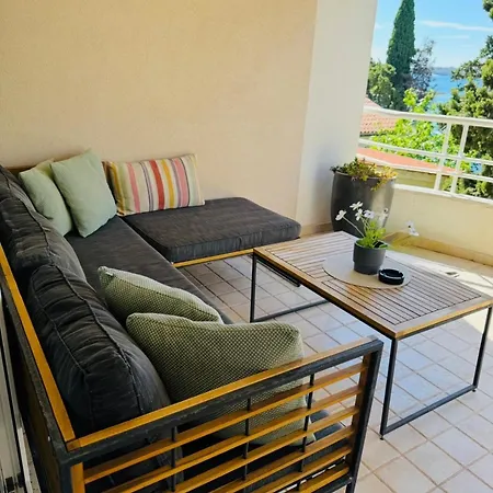 Belview - Beachfront Apartamento