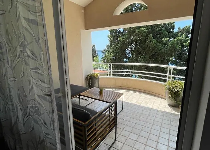 Belview - Beachfront Apartman *