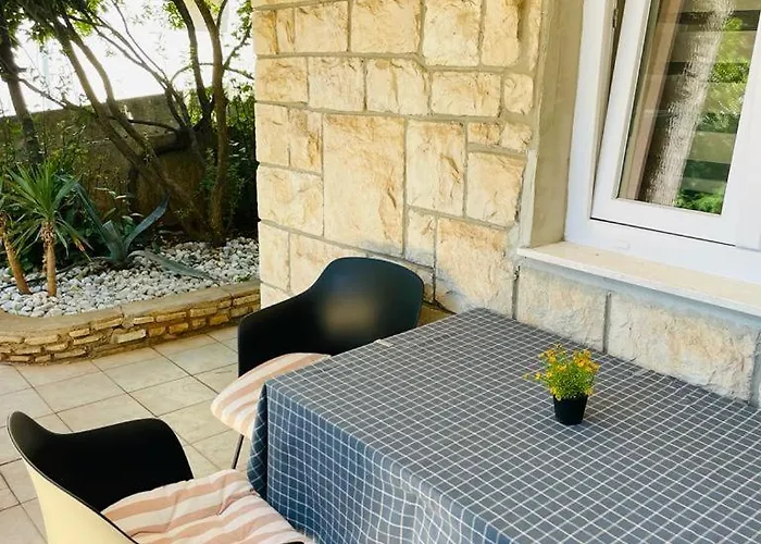 Belview - Beachfront Apartman *