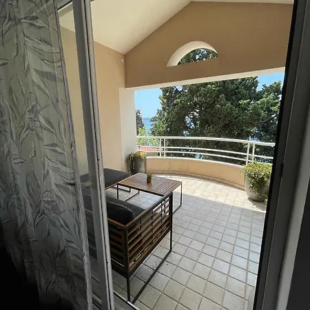 Belview - Beachfront Apartament *