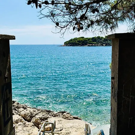 Belview - Beachfront Апартаменты